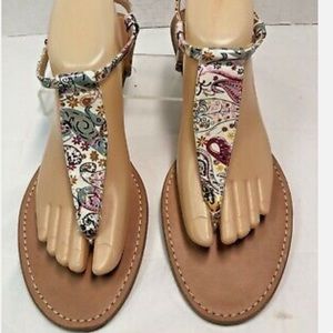 Steve Madden White Floral Sandals.Ready For The Summer